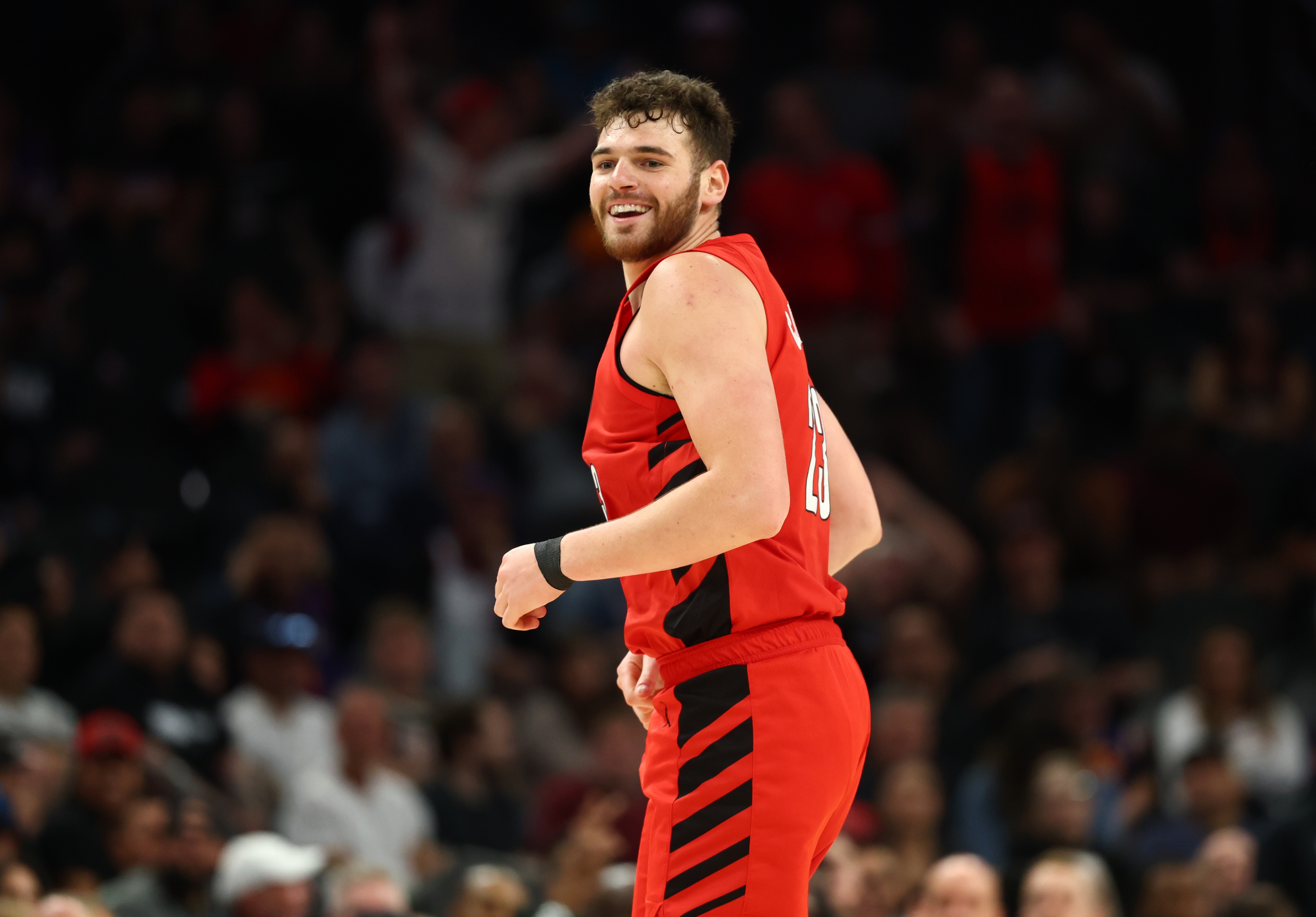 开运体育手机APP下载-都挺能抢！克林根11分15板5助3帽&amp;庄神6分17板4助2断