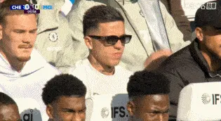 开运体育官方网站-仍在队内停赛中！镜头给到墨镜版恩佐